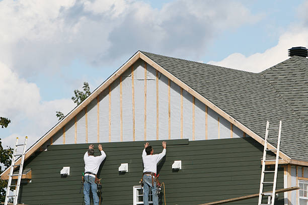 Professional Siding Installation technician working in Liberty, SC